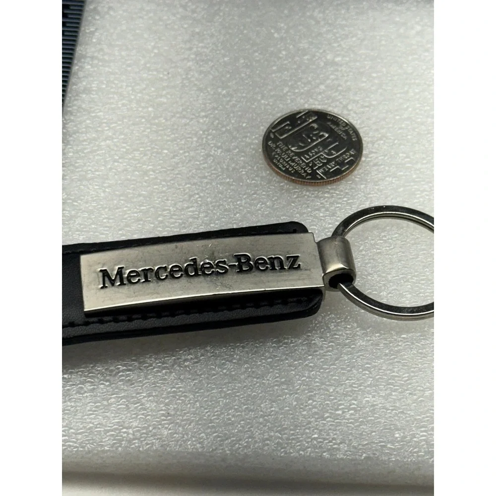 Mercedes Benz of Gilbert Keychain Leather Metal Silver Tone Key‎ Ring Key Fob